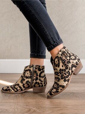 Gianni Bini Brycin Leopard Calf Hair Studded Western Booties 6.5M